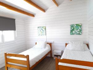 Giường trong phòng chung tại PuraVidaChiclana +29 ảnh