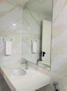 Phòng tắm tại Super Flat Fortaleza 0206