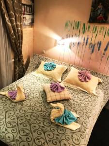 Postel nebo postele na pokoji v ubytování Kizhi ART Hotel Kharkiv