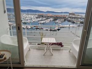 balcón con vistas al puerto deportivo en Balcón al Mar, en Sanxenxo
