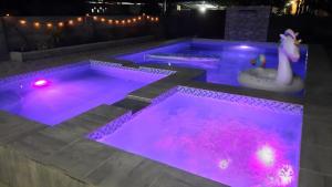 LS Resthouse - Loft studio with pool and garden access内部或周边的泳池
