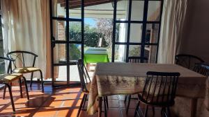 a dining room with a table and chairs and a window at Casa en San Lorenzo in San Lorenzo