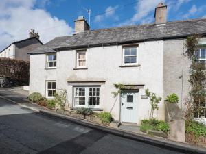 a white brick house on the side of a street at 3 Bed in Broughton-in-Furness SZ458 in Broughton in Furness