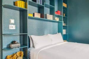 Ένα ή περισσότερα κρεβάτια σε δωμάτιο στο Blue Room at the Grand Maloney