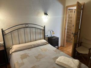 Postel nebo postele na pokoji v ubytování Casa Rural El Reloj