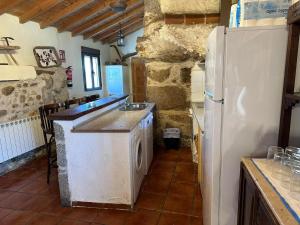 Kuchyň nebo kuchyňský kout v ubytování Casa Rural El Reloj