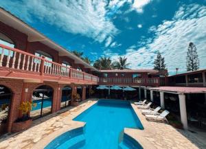 Bazén v ubytování Suite Hotel Romanos nebo v jeho okolí