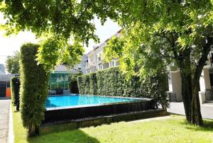 Piscina de la sau aproape de MIQ_home403/Asok BTS/Resort Pool/9pax/1000MbWifi