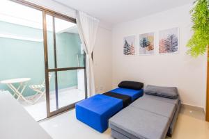 Una habitación con dos camas y una gran ventana. en Noroeste 10/11 Square, en Brasilia 28 fotos más