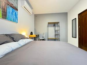 A bed or beds in a room at BaySide1 Marsaxlokk Malta