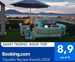 サントロペにあるSaint Tropez Sea View Penthouseの屋上パティオ(傘付)用チラシ