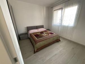 a bedroom with a bed in a room with a window at Casa Giulietta in Padova