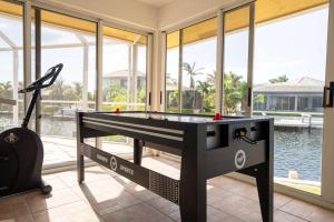 Foto sihtkohas Marco Island asuva majutusasutuse Waterfront Home With Heated Pool/Jacuzzi and only 1mile to beach galeriist
