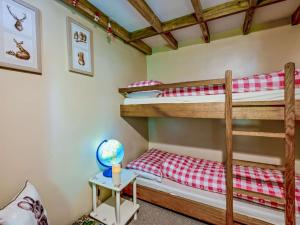 a bedroom with bunk beds and a table at 2 Bed in Glenridding 92087 in Glenridding