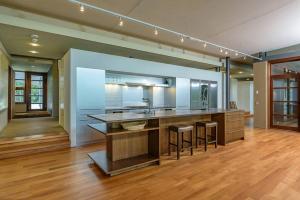 Una cocina o kitchenette en Magical Country Retreat in the Berkshires