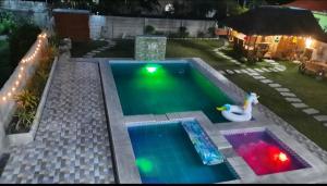 LS Resthouse - Loft studio with pool and garden access内部或周边的泳池