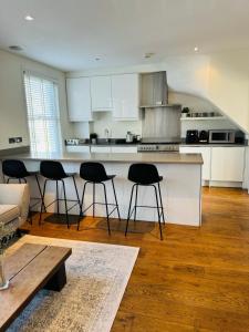 Ett kök eller pentry på Stunning Flat in Chiswick
