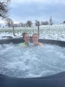 two children in a jacuzzi in a snow covered field at "Un matin au jardin" in Francorchamps