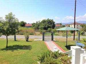 A garden outside Deppy's House κοντά στα λουτρά Πόζαρ