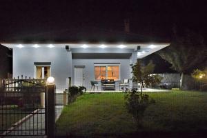 Zahrada ubytování Deppy's House κοντά στα λουτρά Πόζαρ