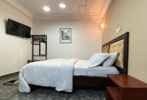 a hotel room with a large bed and a desk at Double twins Hotel & appartement in Yaoundé