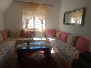 a living room with a couch and a table at Appartement du luxe in Ifrane