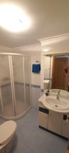 Koupelna v ubytování Vivienda Briviesca La Vega 2 + 7 fotografií