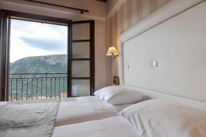 A bed or beds in a room at Kouros Hotel
