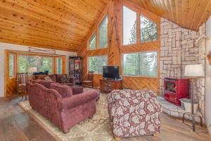 a living room with a couch and a fireplace at Pume Palace in Arnold