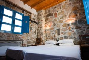 Tempat tidur dalam kamar di Seaview Villa