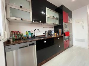 a kitchen with black and white cabinets and a sink at Casa La Laguna in La Laguna