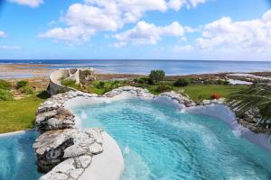 a swimming pool with the ocean in the background at Tanna Evergreen Resort & Tours in Tanna Island