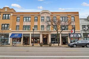 a building on a city street with cars parked in front at Elegant & Stylishly 1BR Fully Furnished Apt - Lincoln 205 in Chicago