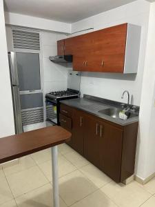 Køkken eller tekøkken på Apartamento en Prados del Este Amplio comodo y equipado
