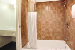 Bagno di Super 8 by Wyndham Wheat Ridge/Denver West