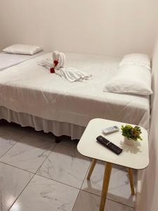 Łóżko lub łóżka w pokoju w obiekcie Pousada Bouganville da Serra