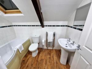 A bathroom at *RB1GH* For your most relaxed & Cosy stay + Free Parking + Free Fast WiFi *