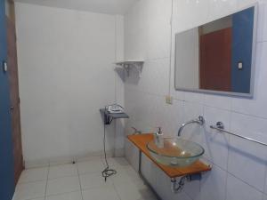 a bathroom with a bowl sink and a mirror at Duplex LOFT. céntrico a unas cuadras de Recoleta in Cajamarca