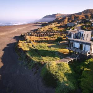 an aerial view of a house on the beach at Arenaguas Beach House in Matanzas