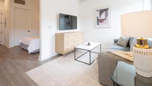 Area tempat duduk di Landing Modern Apartment with Amazing Amenities (ID5790X39)
