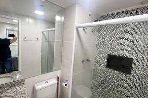 Et badeværelse på Studio 100% mobiliado e decorado 26 + 18 billeder