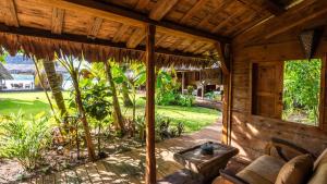 Vrt pred nastanitvijo Ratua Private Island Resort