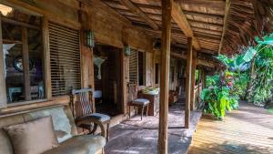 Vrt pred nastanitvijo Ratua Private Island Resort