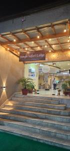 Kolam renang di atau dekat dengan Jungle Safari Lodge- Serenity in the Wild