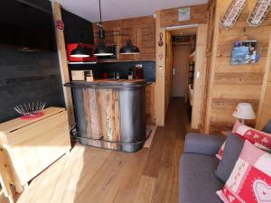 a living room of a tiny house with a trash can at Studio Tignes, 1 pièce, 4 personnes - FR-1-502-554 in Tignes
