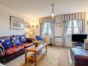 a living room with a couch and a tv at 3 Bed in Brixham BX050 in Galmpton-on-the-Dart