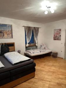 Postel nebo postele na pokoji v ubytování Ferienwohnung Eden + 32 fotografií