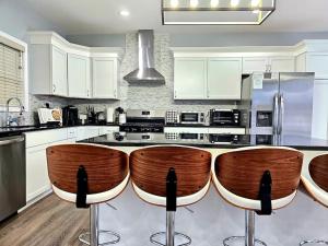 Kuchyň nebo kuchyňský kout v ubytování Gorgeous A-Frame on Cedar Lake