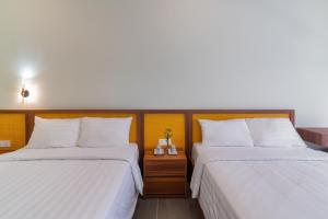 Postel nebo postele na pokoji v ubytování De V’Charm Hotel
