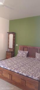 Una cama o camas en una habitación de Hotel krushan kunj